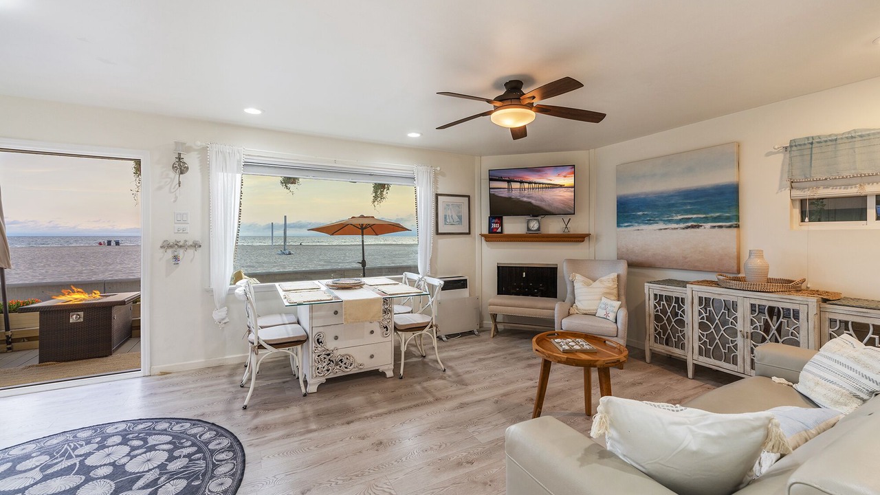 "Waterfront Bliss: The Envy of Every Traveler" 3X Hall of Fame Accommodations