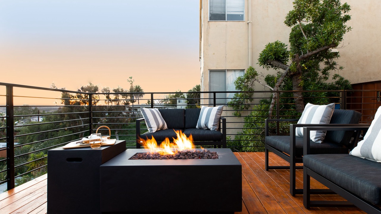 Avalon III by AvantStay | Mins to Gaslamp, Zoo & Airport | Beautiful Deck w/BBQ