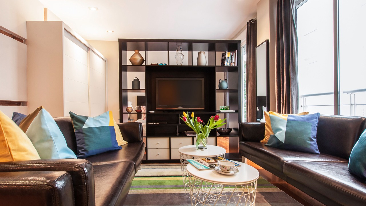 Center of Madrid. Barrio Letras, Walk to Museums, Plazas and GranVia.