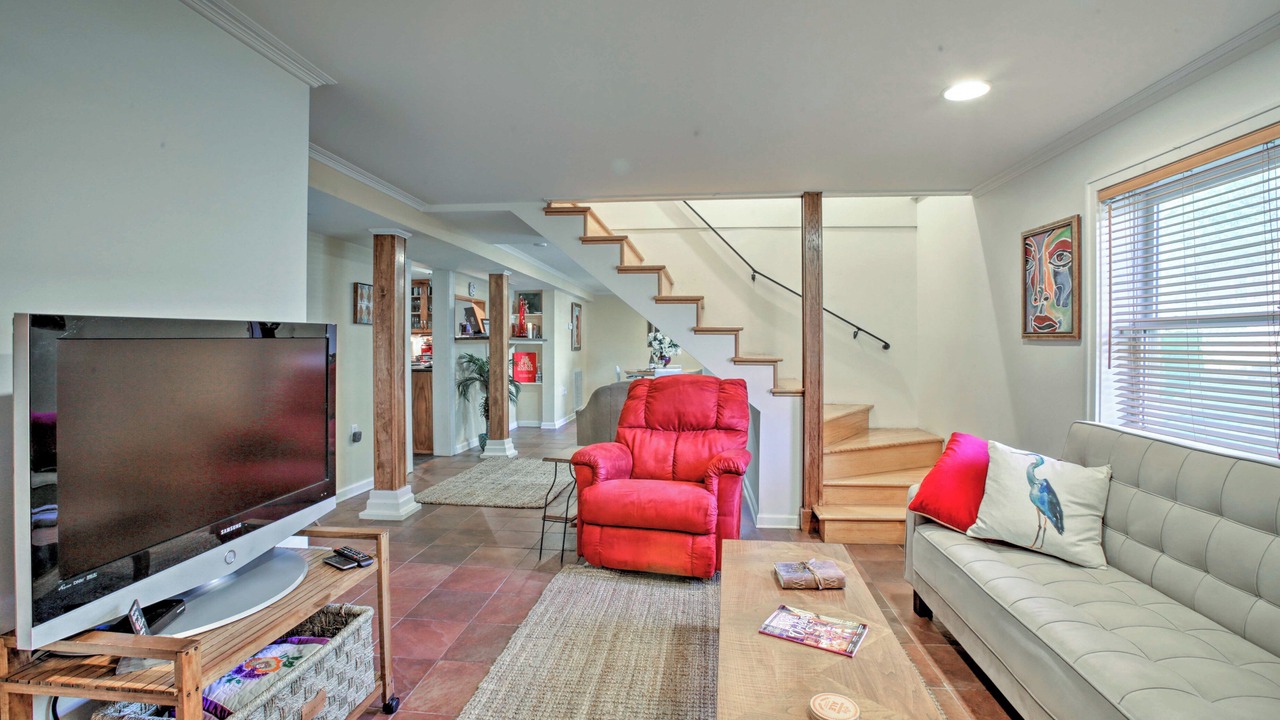 4 Mi to French Quarter: NOLA Apt w/Garden Patio
