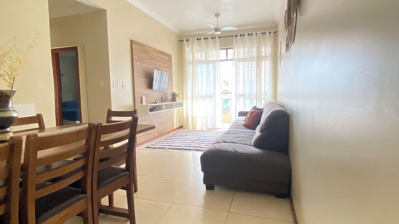 Fully furnished apartment with 3 bedrooms and 2 parking spaces.
