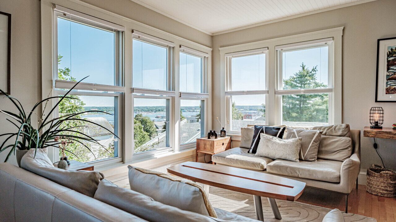 Spectacular Views & Comforts of Home in Portland s Most Desirable Neighborhood