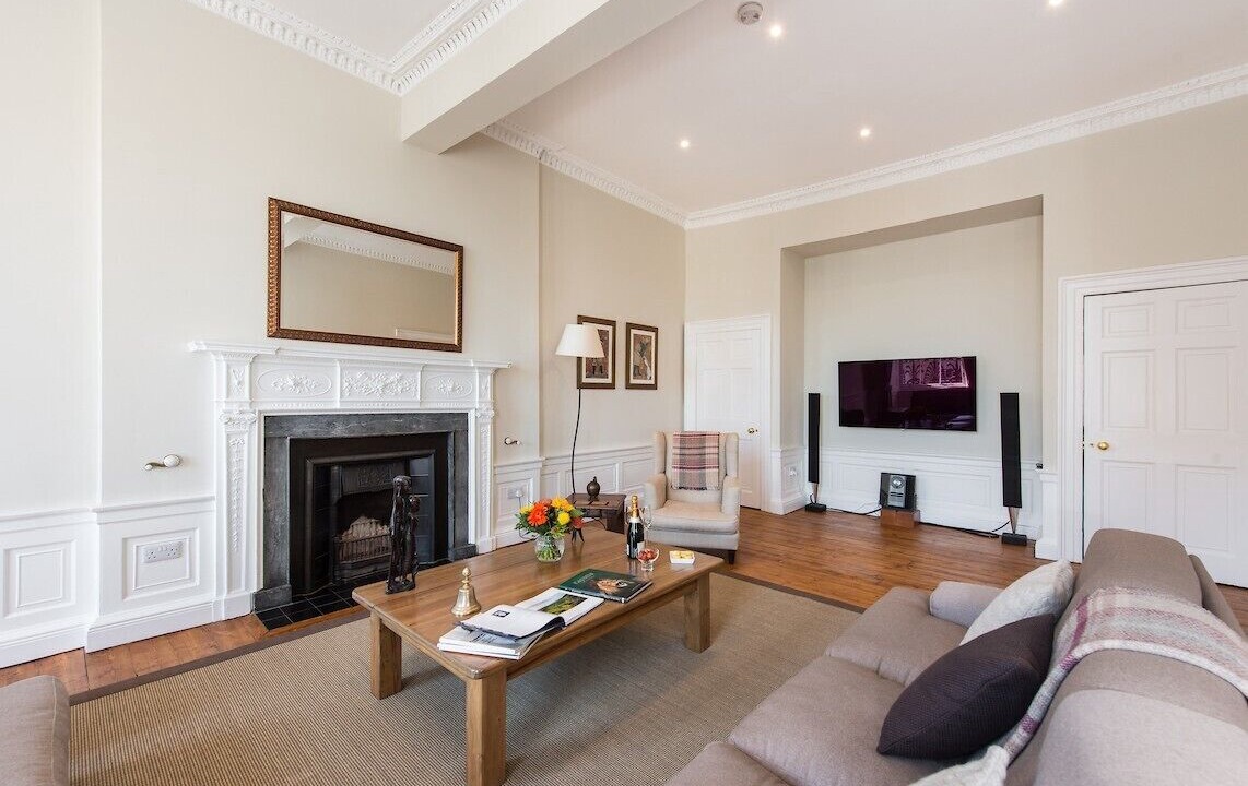 Stay in this tranquil and gorgeous City Centre home, for a unique Edinburgh experience