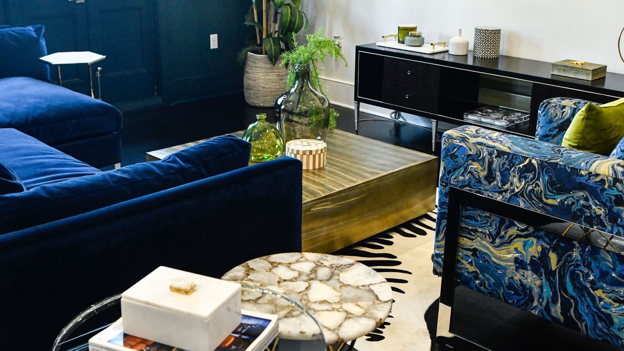 Vibrant Downtown New Orleans Escape: Prime CBD Location + Walk Everywhere