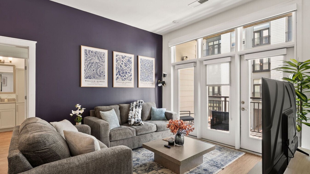 Carolina Charm - Free Parking, Pool, Gym