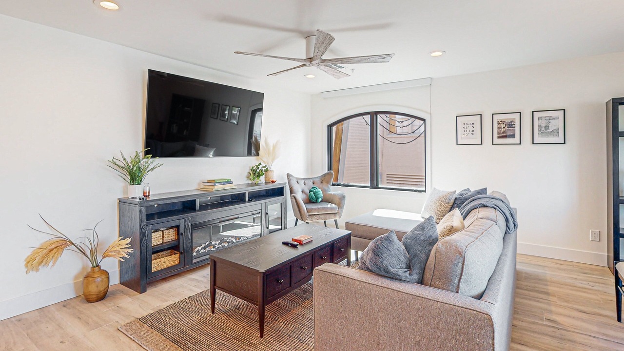 Indulge in Luxury and Comfort in Scottsdale, AZ where cozy meets chic
