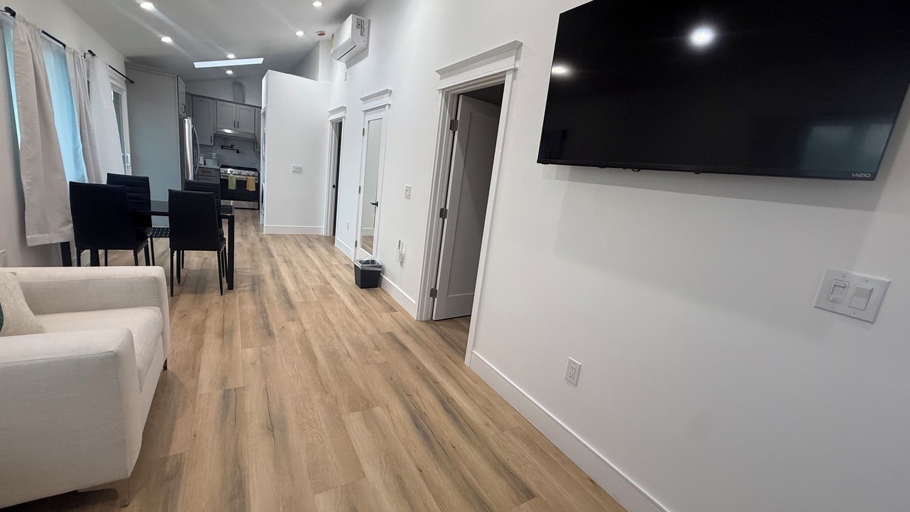 Perfect 2-bedroom corporate apartment with AC in peaceful Altadena