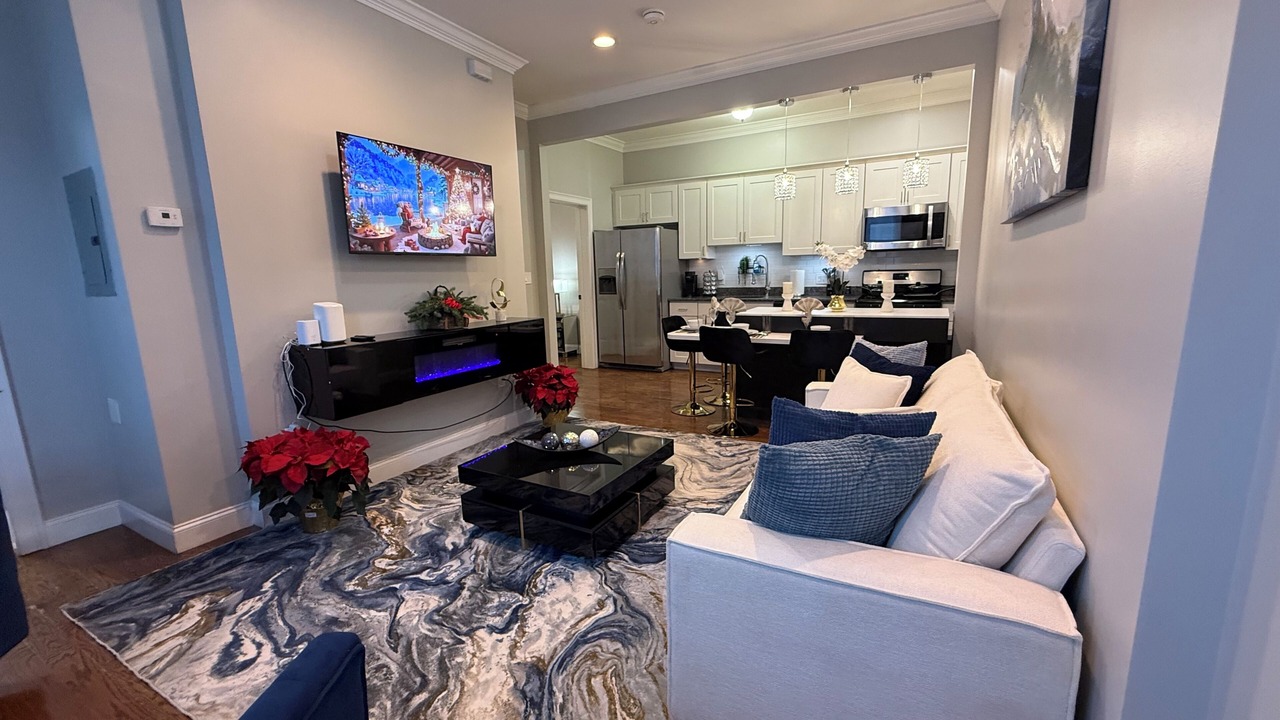 3BR Executive Suite: Extended,Relocation & Renovation Stays Pet-Friendly