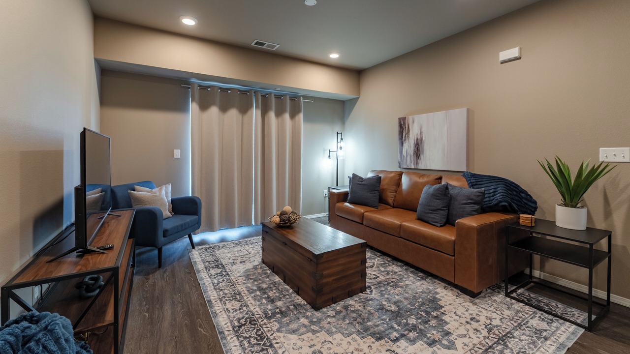 2nd Floor Apt + Amenities - South Springfield