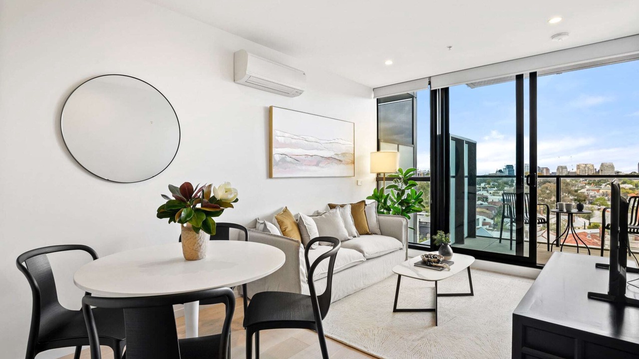 South Yarra Stay with Balcony Views
