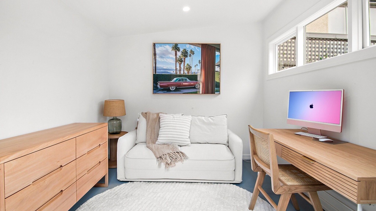 Wellness Escape: 1-Bed Home + Studio & Sauna