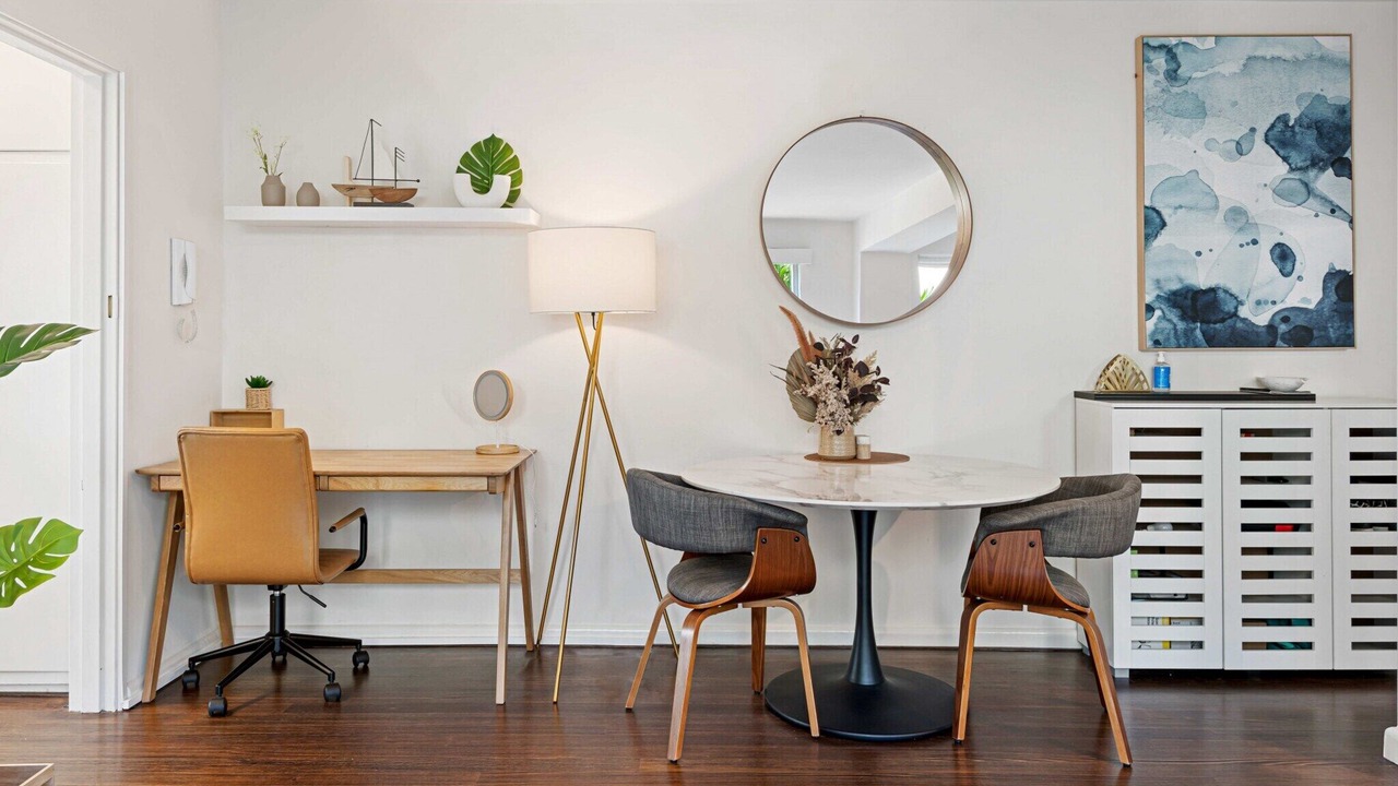 Contemporary 1-Bed Unit Near Chapel St