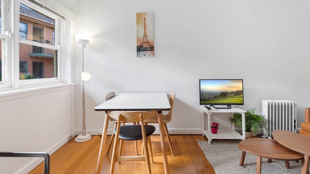 Comfy One-Bedroom Unit Between City and Airport