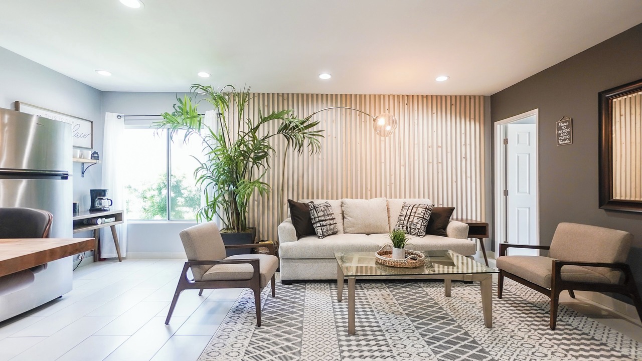 Cozy 2-bedroom condo in peaceful studio city with AC
