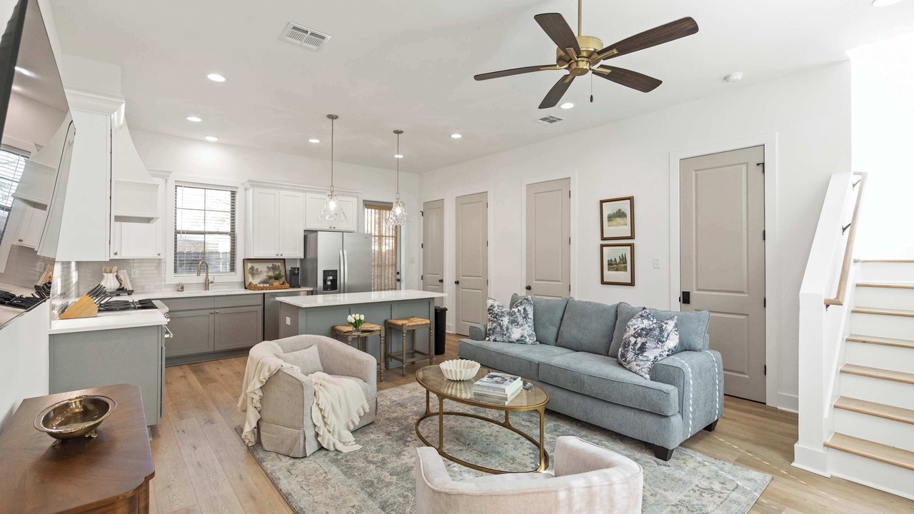 New Modern Home- River Ranch - King Bed