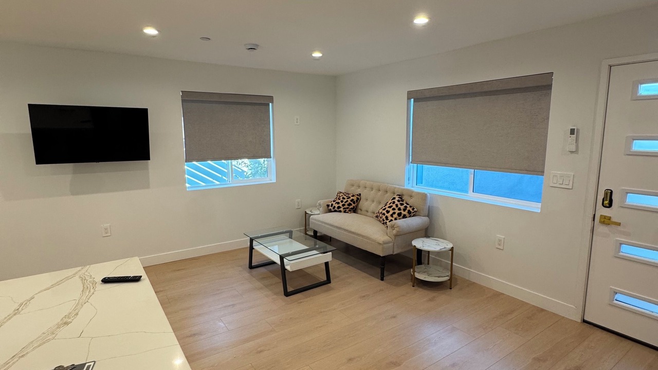 Cozy and Private Studio with Laundry and AC