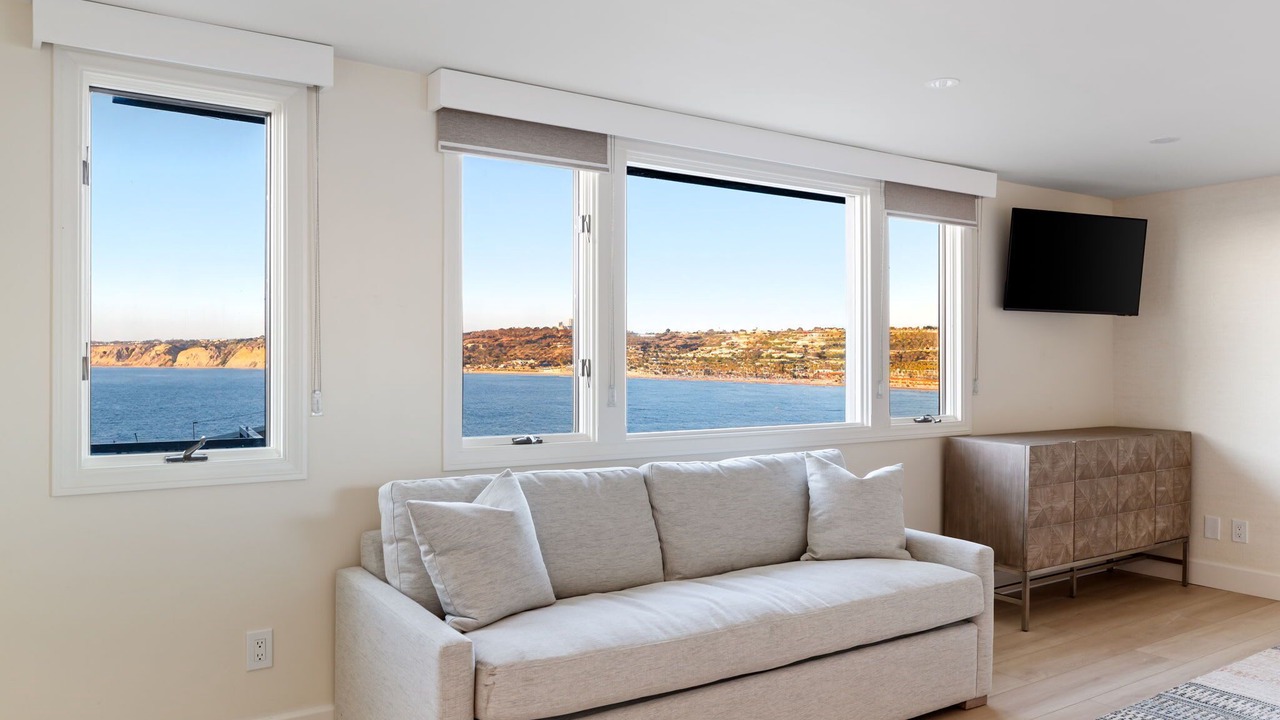 New - Modern Studio - Stunning Ocean View
