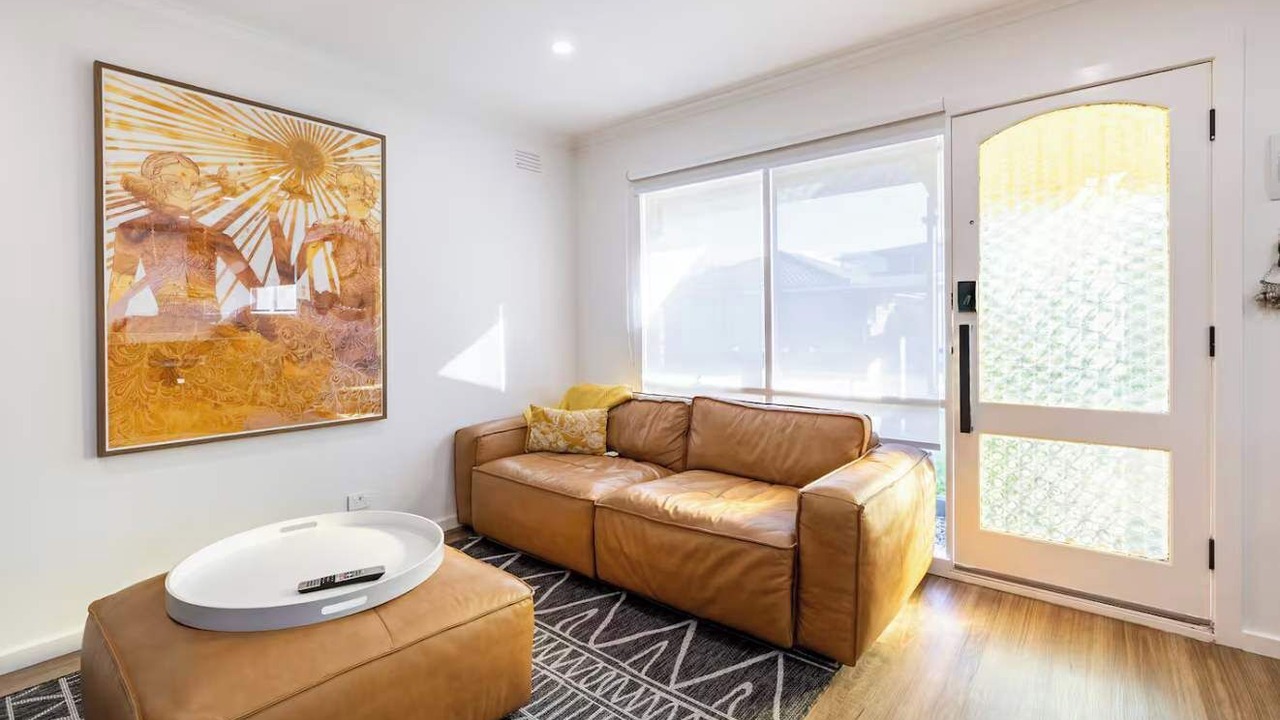 Ocean Gioia. Stroll to shops & beach Pet Friendly