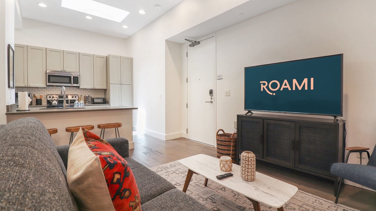 Roami at Bourbon Place | 1 Block to Bourbon St