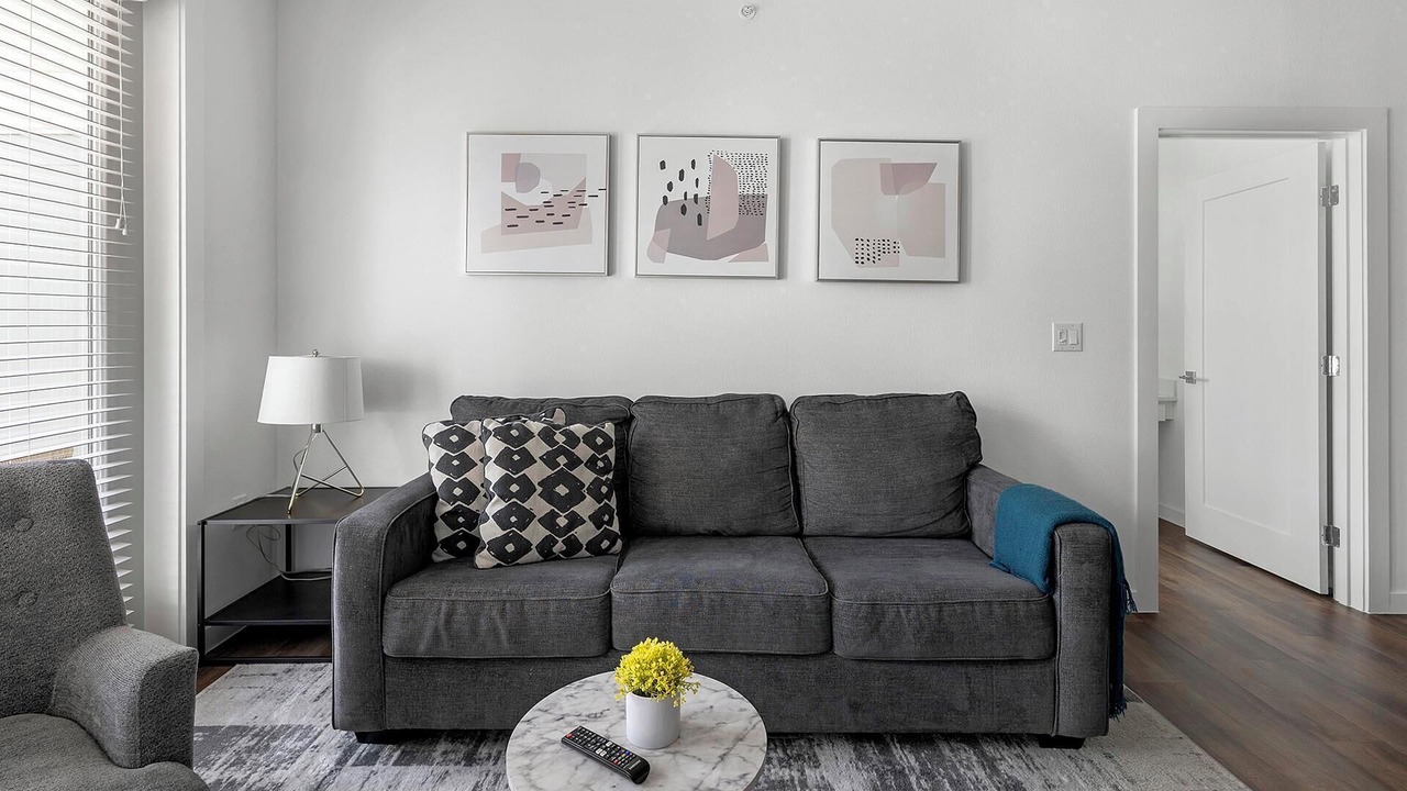 Landing | Chic 2BD, Clubhouse, Pool