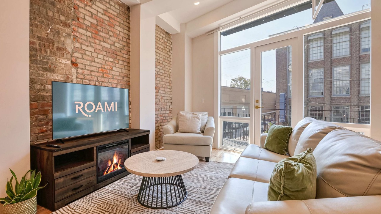 Roami at Churchill | 2 Bedroom w/Balcony