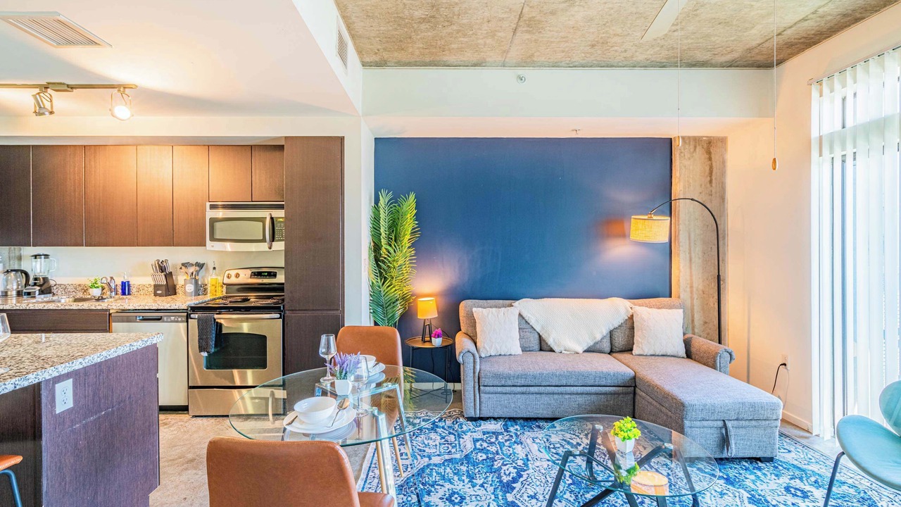 CDT 1BD Apt by ASU | Pool, Gym, Parking, Balcony