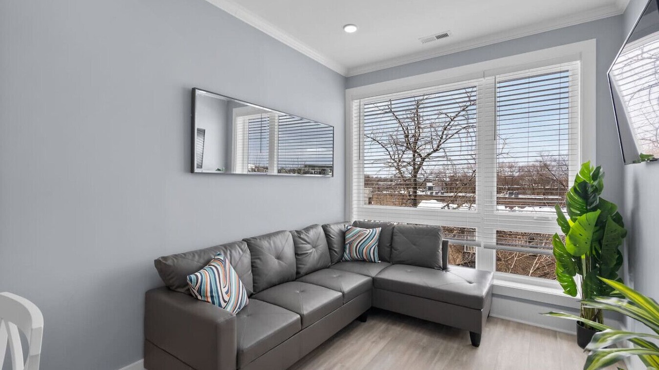 Luxury Penthouse Unit+ Rooftop+ Private Parking+3BD