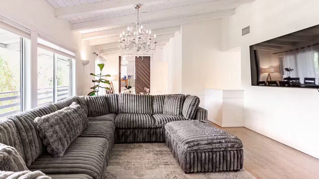 Hillside Hideaway - Private Woodland Hills Canyon Guest Suite with Views