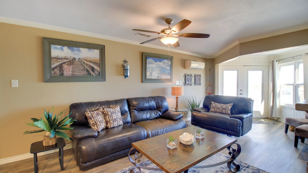 Boardwalk to the Beach! Mustang Island Condo