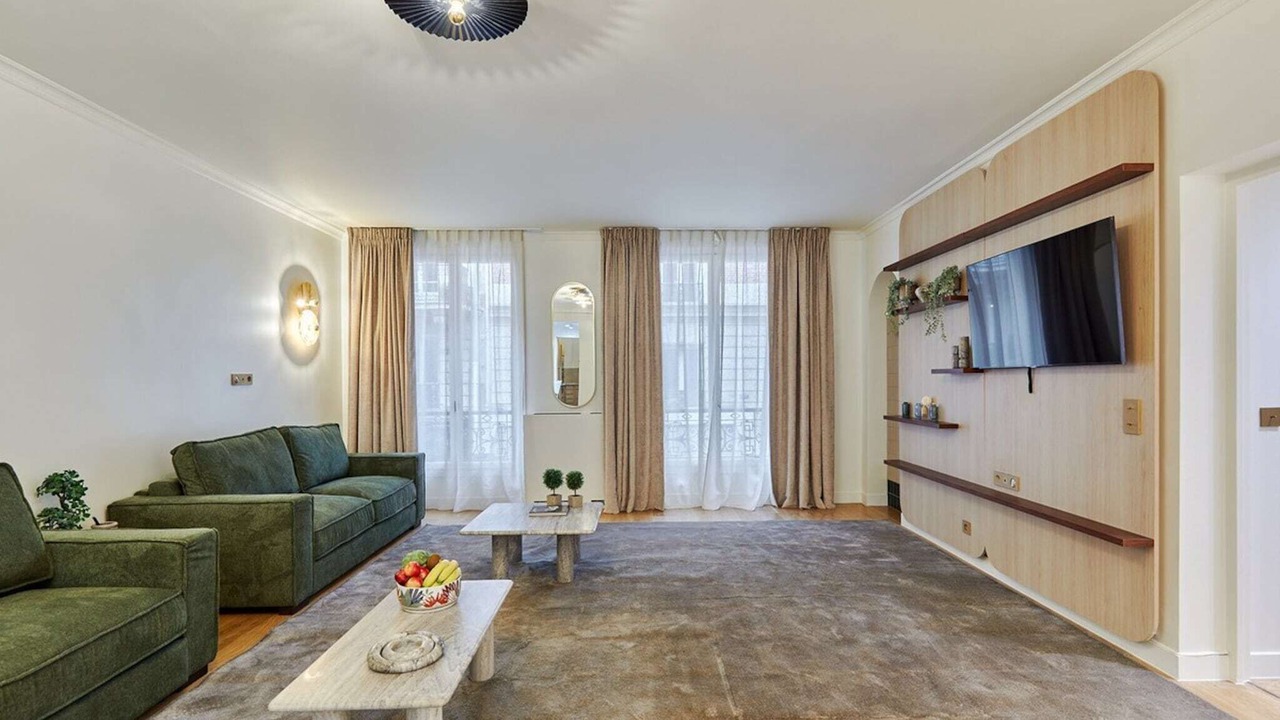 Terrace apartment Trocadero Eiffel Tower by Studio Prestige