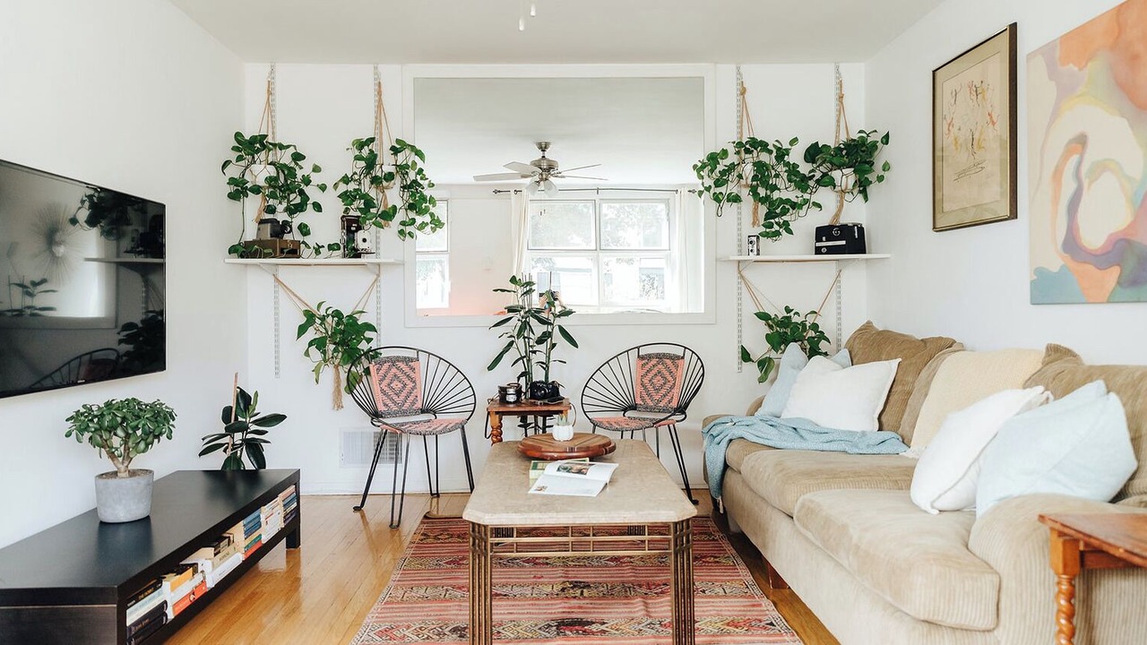 Walk to Rodeo Drive and the Stylish Shops and Restaurants - Comfy One-Bedroom
