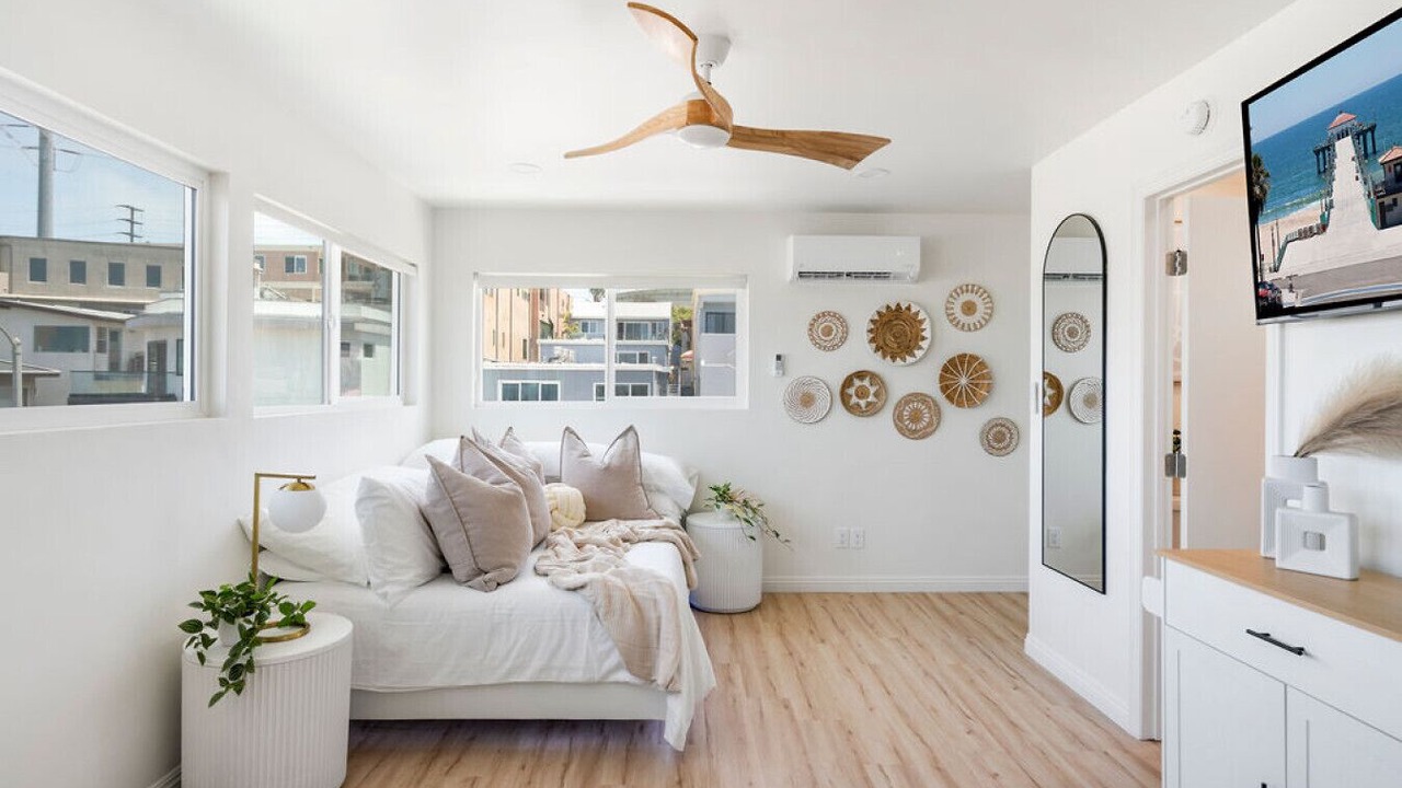 Ocean Views! 3 Mins Walk to Strand&Beach + Parking