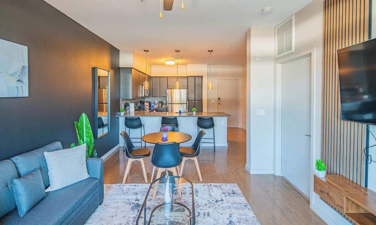 DT PHX Apt | Balcony, W/D Gym, Pool & Parking