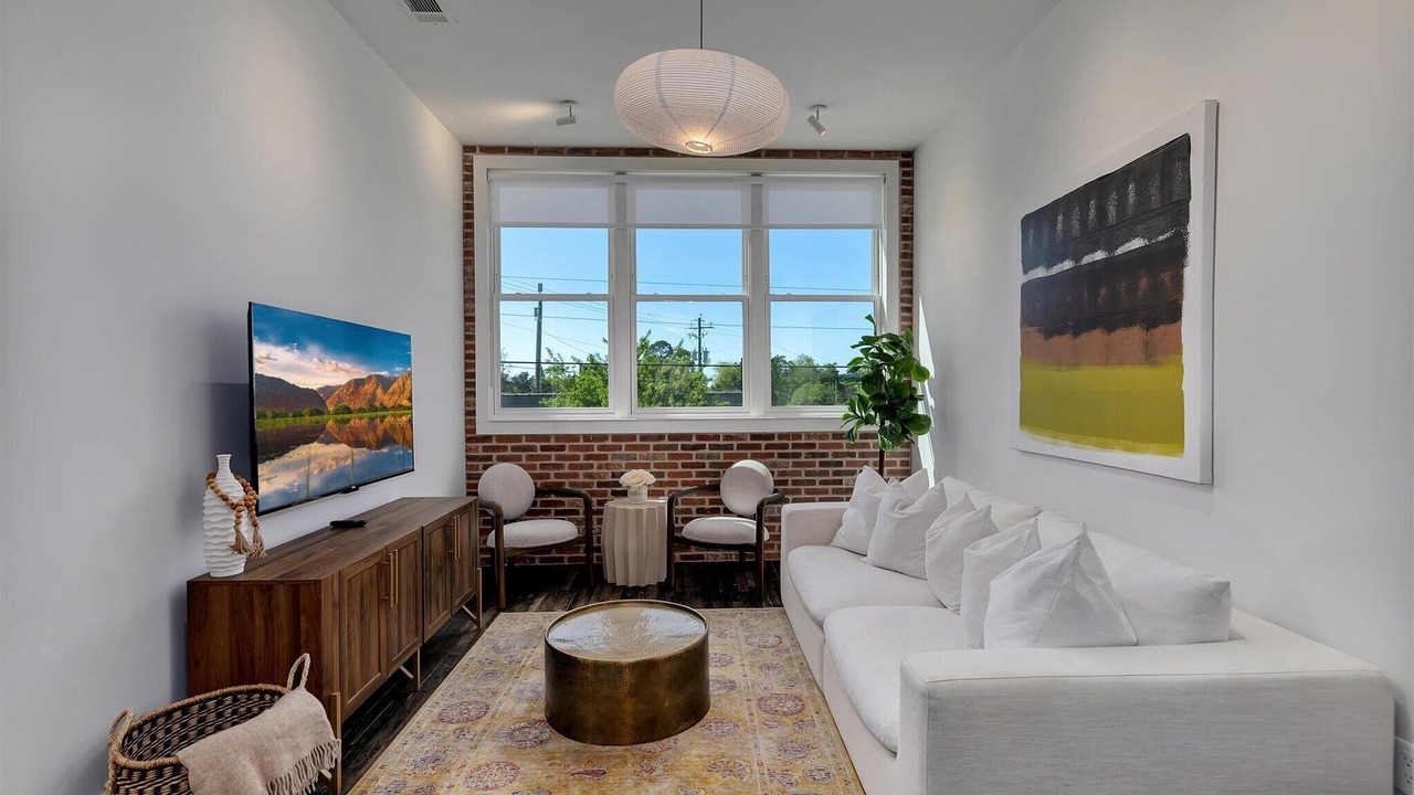Loft Style Spacious Lux Apt 203, sleeps 6