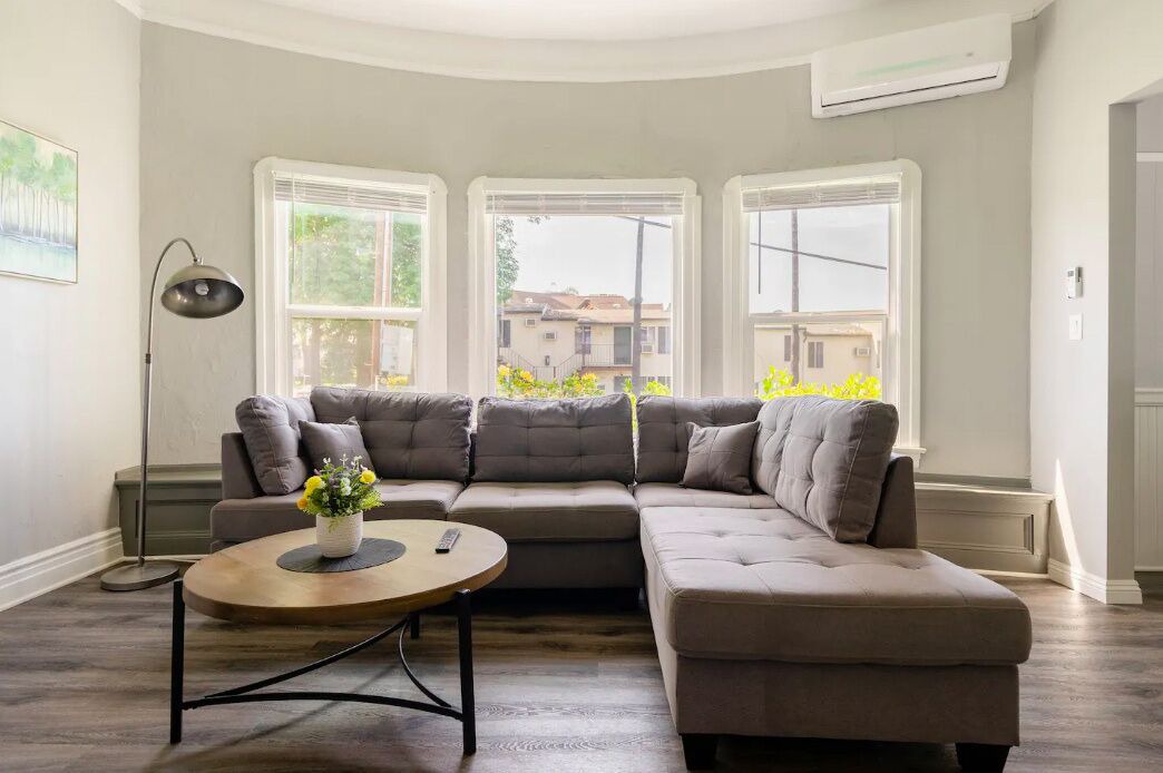 High Ceiling 1BR Craftsman – Walkable Pasadena Gem