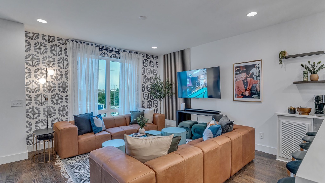 Bachelorette Escape near DT | Game Room + Hot Tub