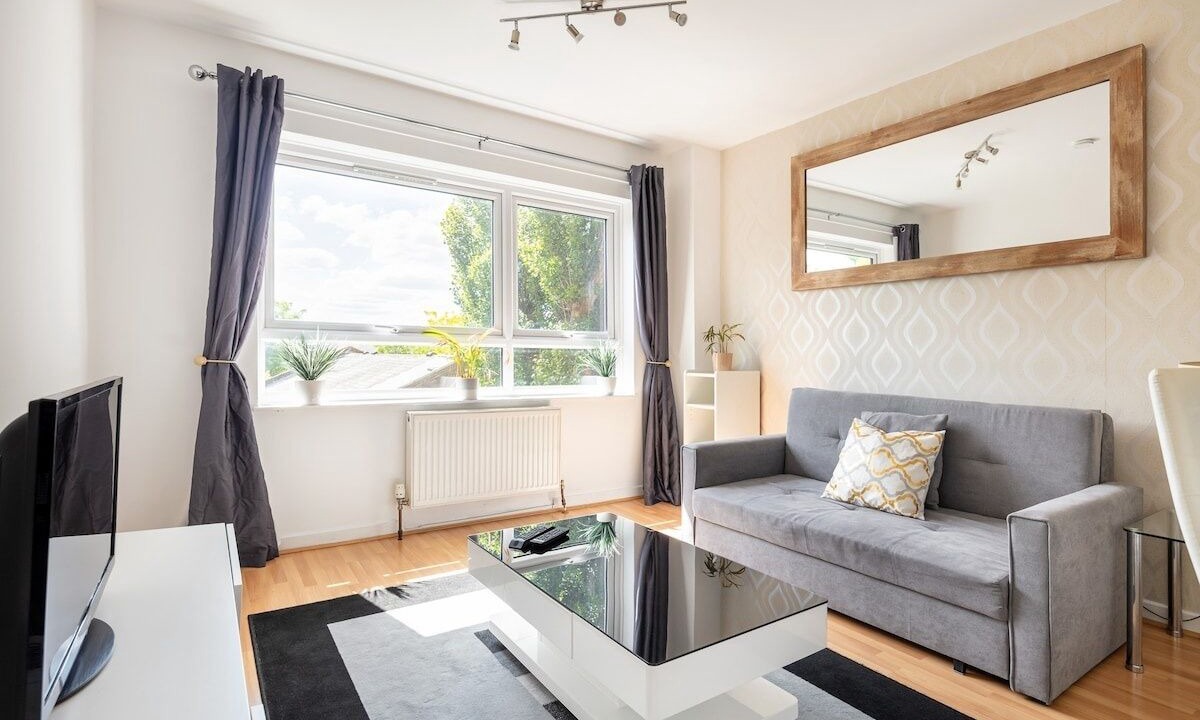 Peace & Quiet 2bd 2bth Oasis Nr Thames Beach Club!
