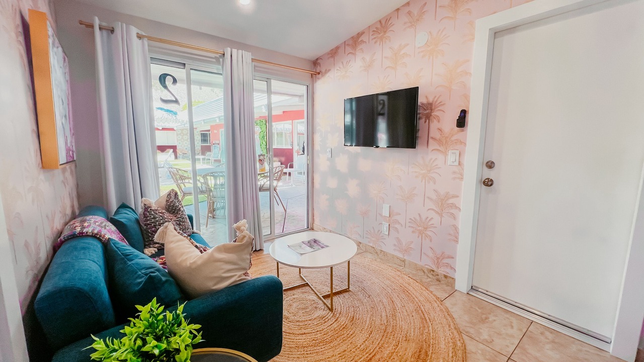 The Edie Suite · Palm Springs Pool & Hot Tub