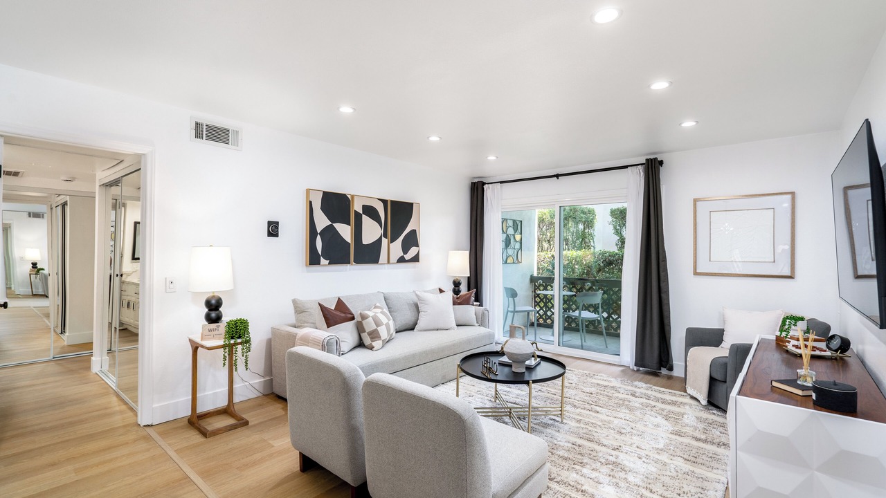 King Bed/Tennis Court/Fast Internet - Entire Condo