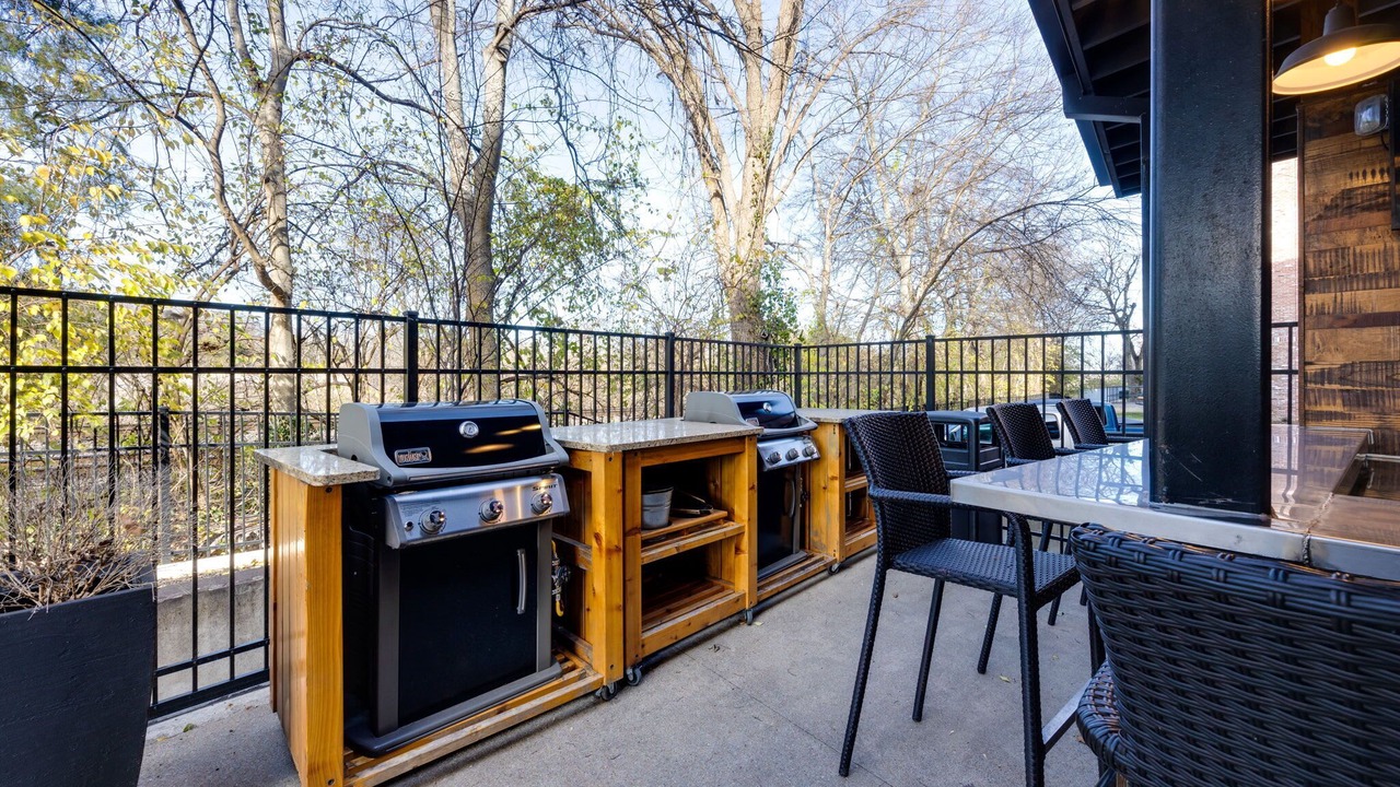 Historic Midtown Loft · Pool · Walk to Vandy