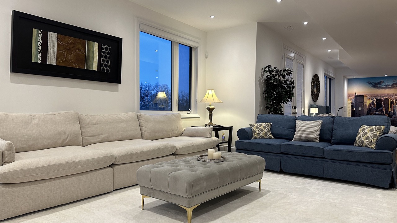Luxurious open concept 2 bedroom apt on ravine, pond, central, airport, shopping