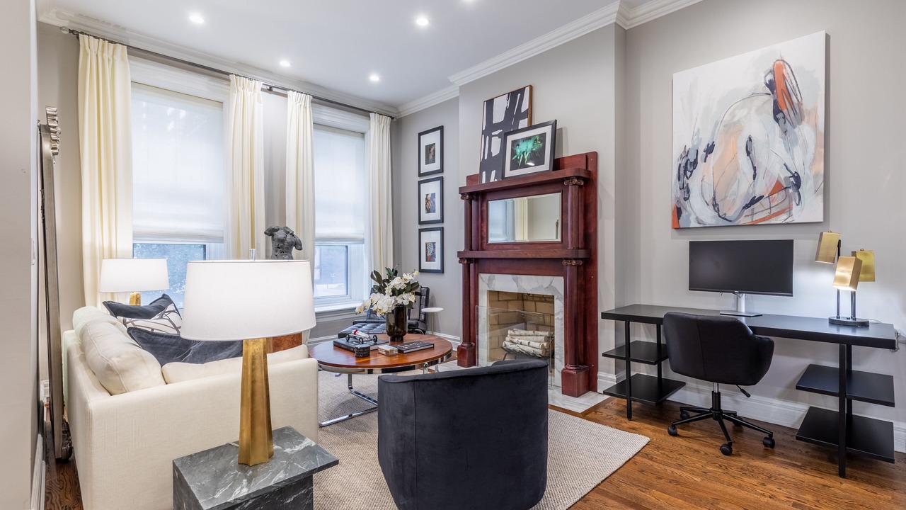 Gorgeous 3BR River North Condo - Free Parking