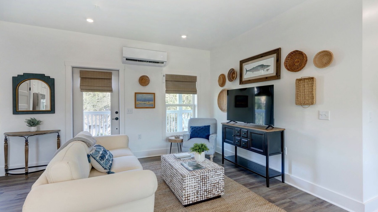Cotton Bleu- Coastal Convenience & Close to SAV by Lucky Savannah