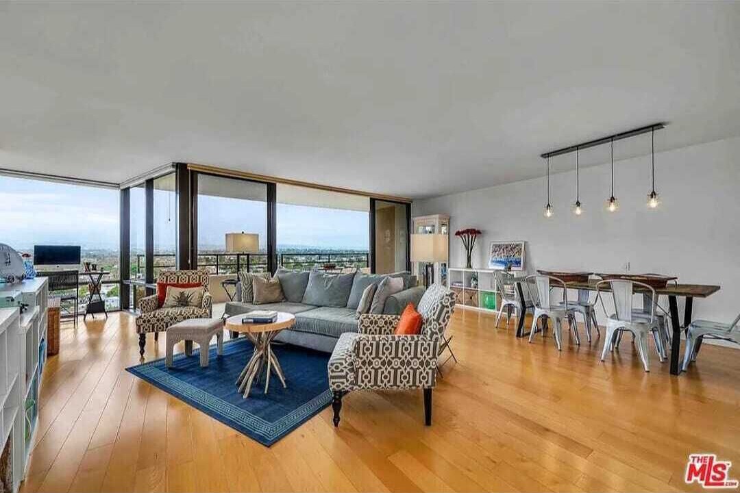Remodeled two-bedroom condo. panoramic views and a luxurious, dreamy atmosphere.