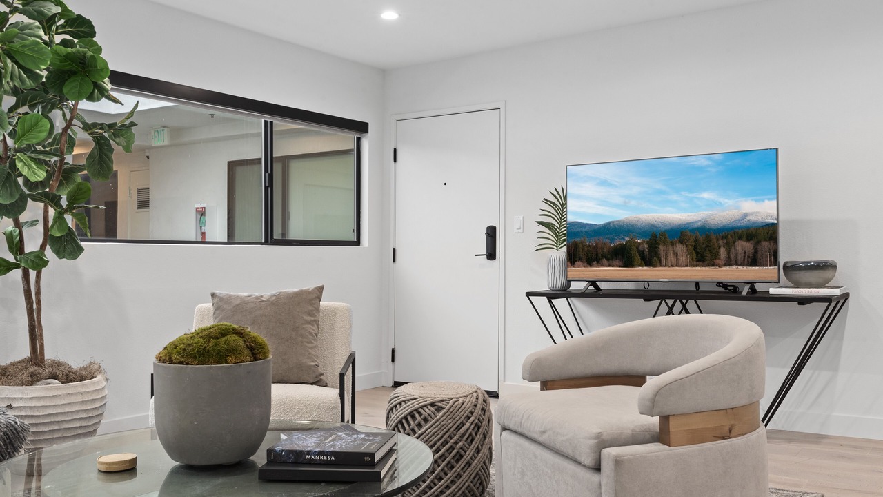 Heart of West Hollywood Stunner w/gym and co-working space