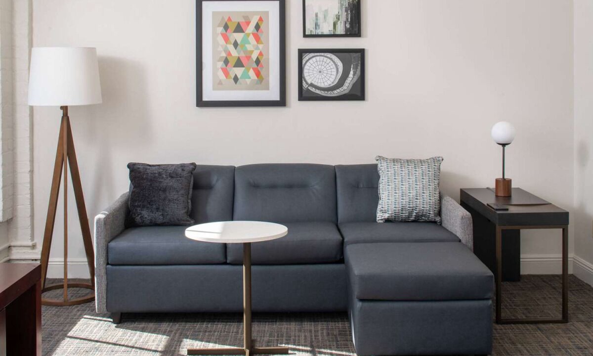 Pet-friendly Hotel! Full Kitchen, Free Breakfast, Outdoor Pool, Near Audubon Zoo