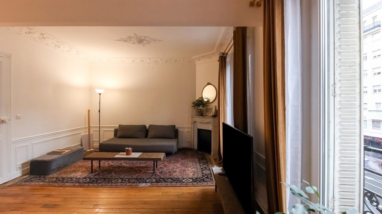 Apartment in Paris near Line 14 Metro