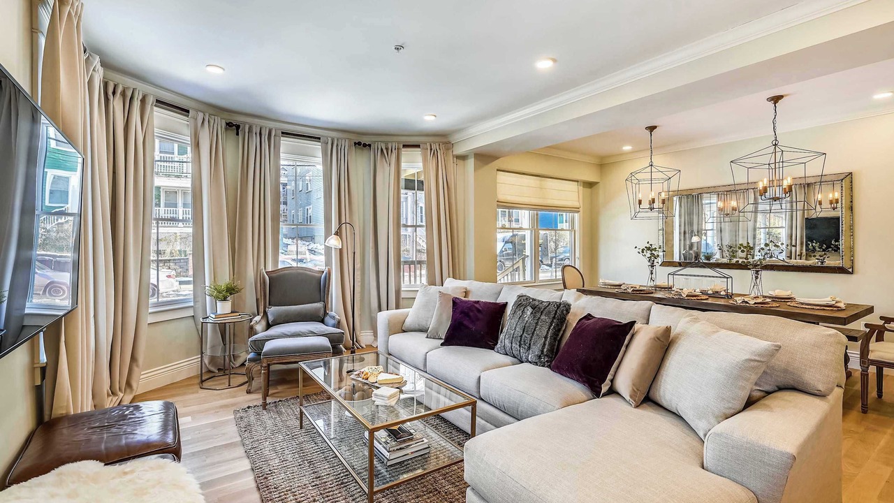 3BR Cozy Boston Condo, Near T