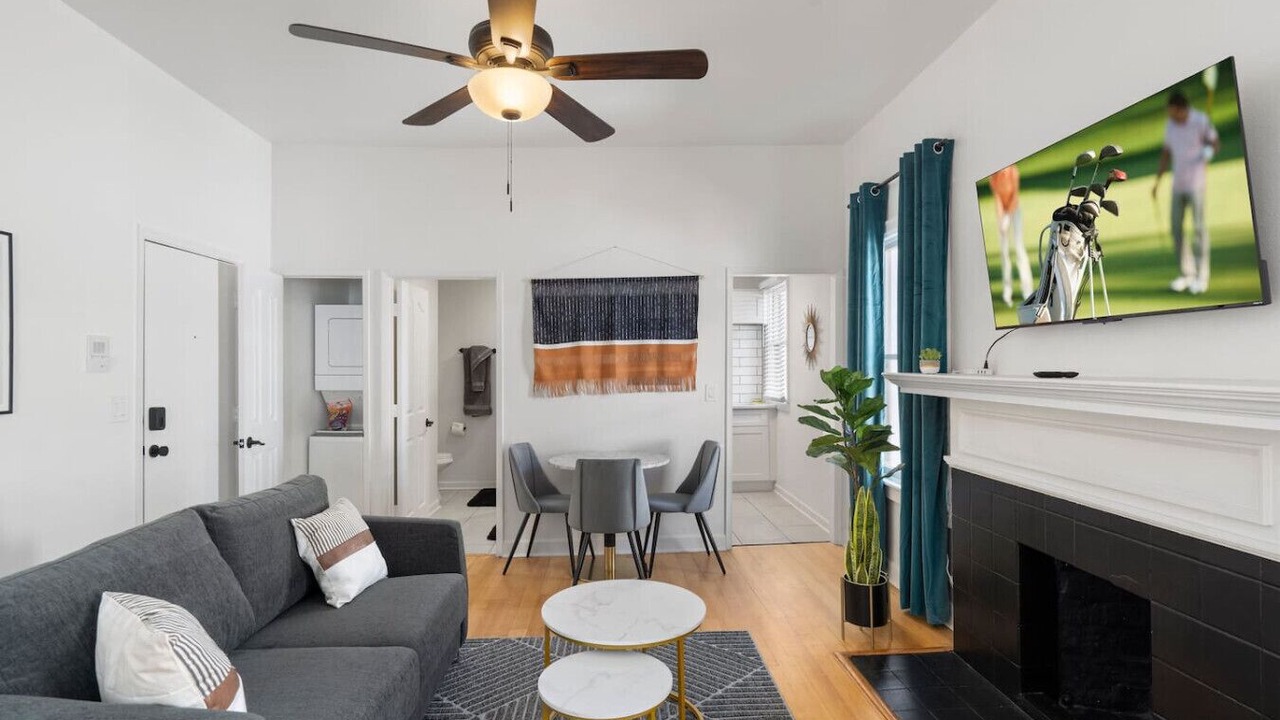 Modern Apartment in the Heart of Phoenix (6)