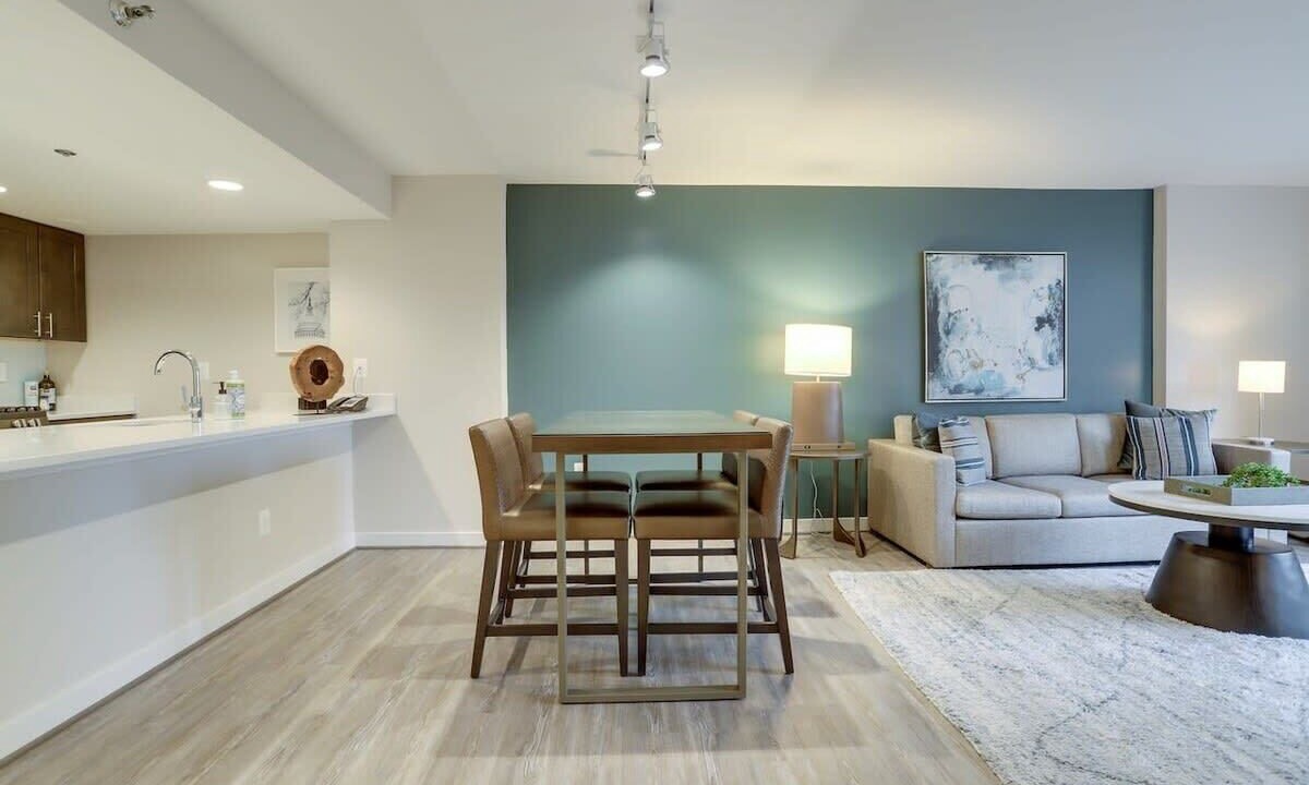 Sojourn Courtland Towers w/Private Balcony